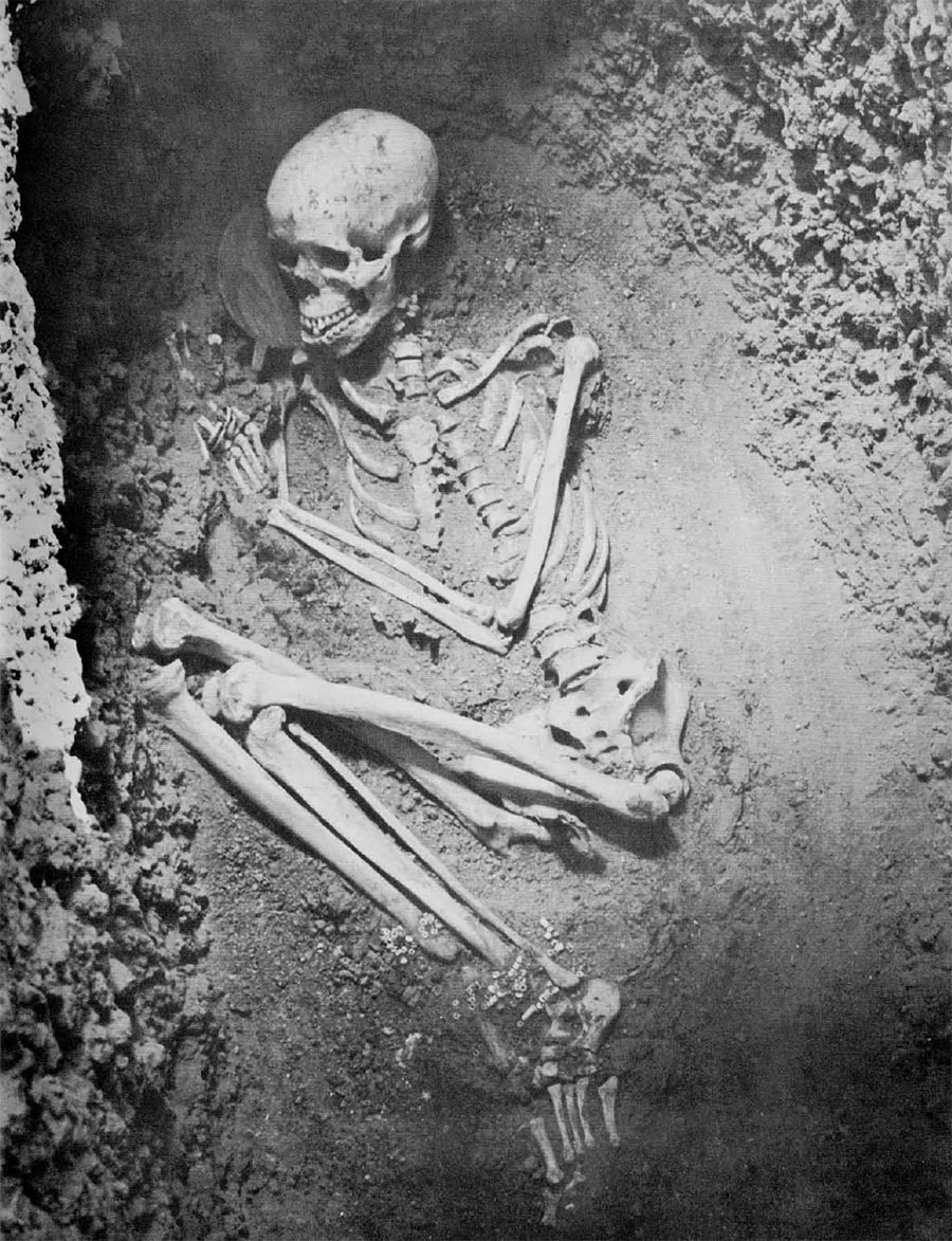 Photo of skeleton in grave.