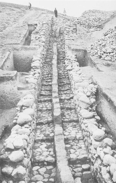 The stepped tunnel with mud-brick wall in the center for dividing the traffic. The pits outside the walls were dug to test the method and date of construction. 