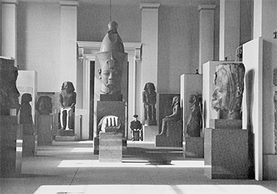 The splendid gallery where the Egyptian sculpture fights with the architecture. 