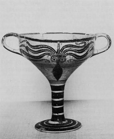 Kylix with a depiction of a squid on the outside.