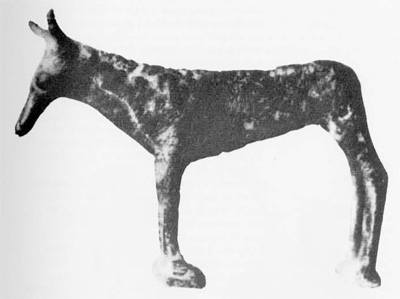 Bronze animal figurine (ox ?) from Thorigne-en-Charnie (Mayenne). Seventh century B.C. (Boucher 1976, fig. 2 no.11)