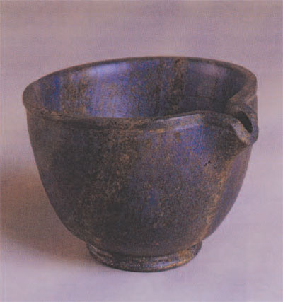 Spouted bowl made of lapiz lazuli.