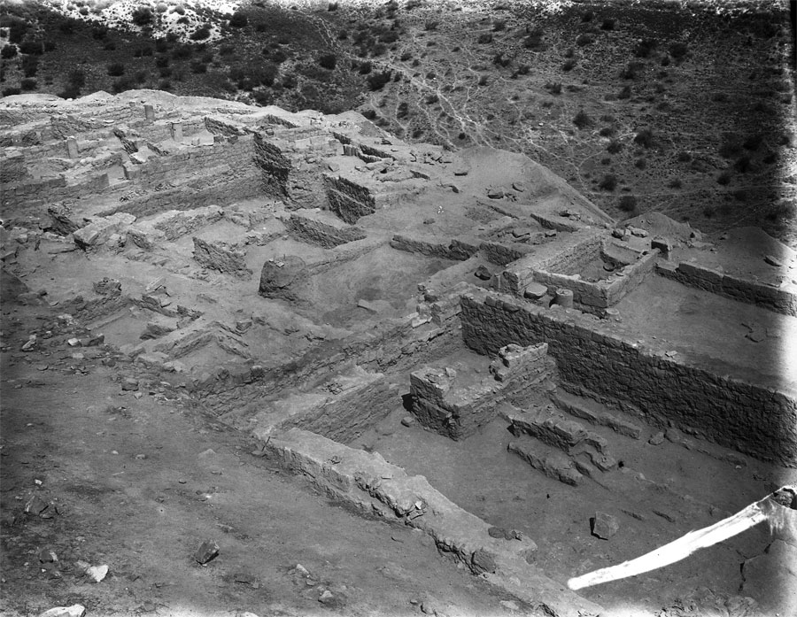 Excavation of House IV on the Lower North Terrace, 1921. The neighborhood was inhabited from the Roman into the early Muslim period. UPM Image #41573.
