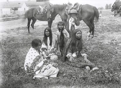 Group of Uintah Utes related to Charlie Mack, one of Edward Sapir’s informants, Utah, 1909. (An “informant” in cultural anthropology provides a researcher with information on his or her culture.) (UPM image #11566) Photo by J. Alden Mason.  