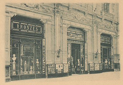 Chiurazzi & Fils shop front in the Galleria Principe di Napoli, ca. 1900. From J. Chiurazzi & Fils, Fournisseurs de Cours et Musées. Salles d’Exposition et Vente. Naples. Milan 1900.