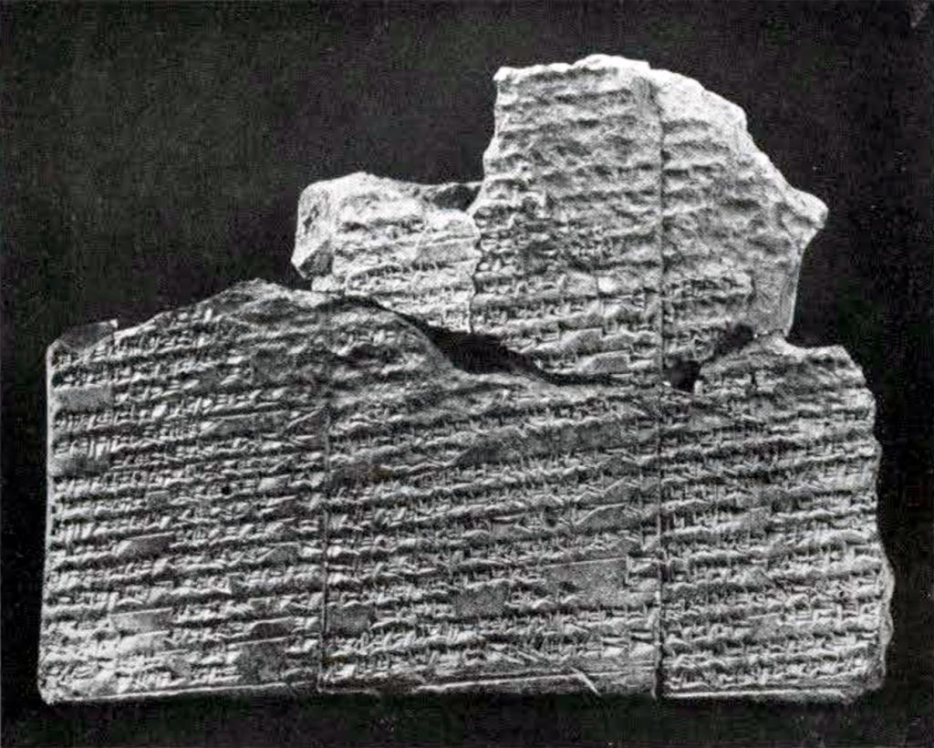 Tablet with missing top, cuneiform writing