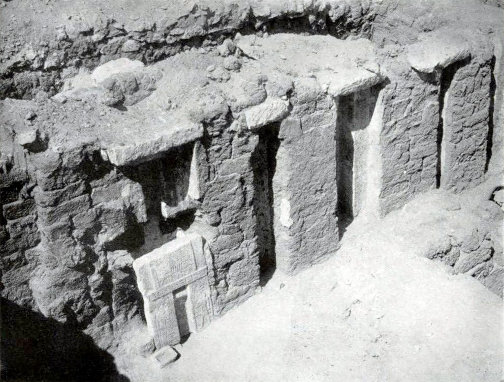 Offering chamber of a tomb, almost fully excavated