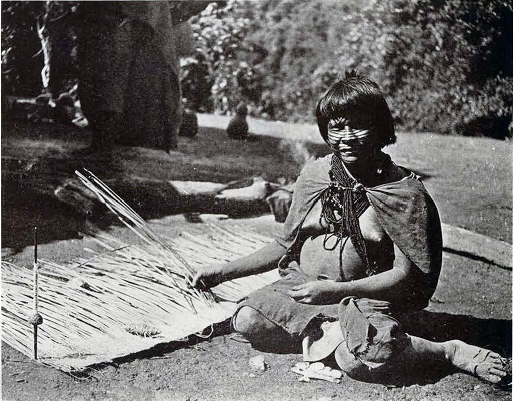Macoa woman weaving a sleeping mat