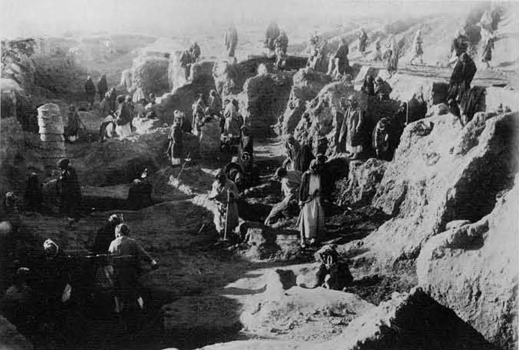 A group of people excavating the royal cemetery.