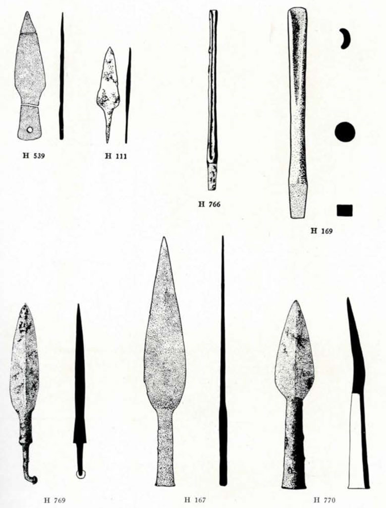 Drawing of top and side view of various blades and arrowheads