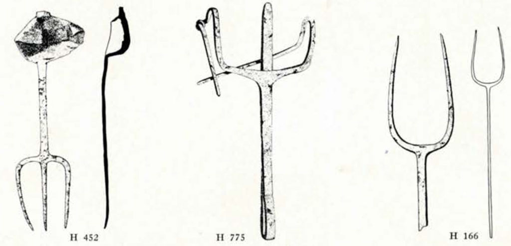 Drawing of two trident heads and bident head
